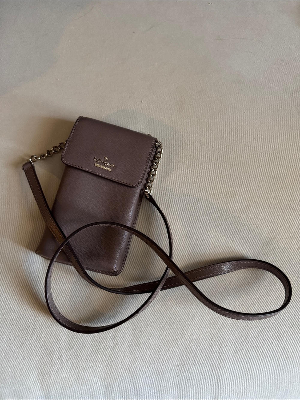 kate spade mauve pebbled leather phone crossbody with chain strap